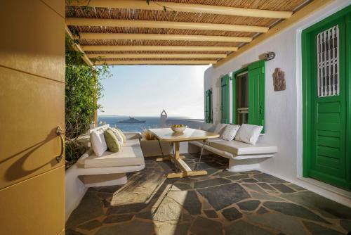 Serenity - Traditional House With Stunning Sea View
