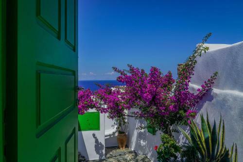Serenity - Traditional House With Stunning Sea View