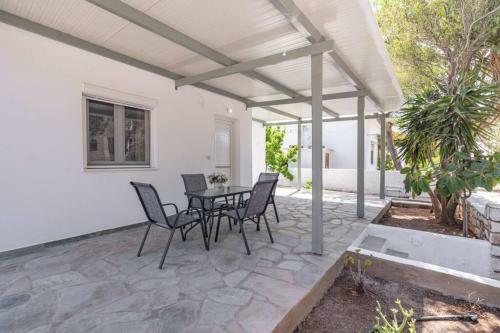 Nisos 1 Cottage House