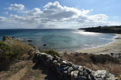 Villa Sophia Paros - Beachfront Three-bedroom Villa With Sea View