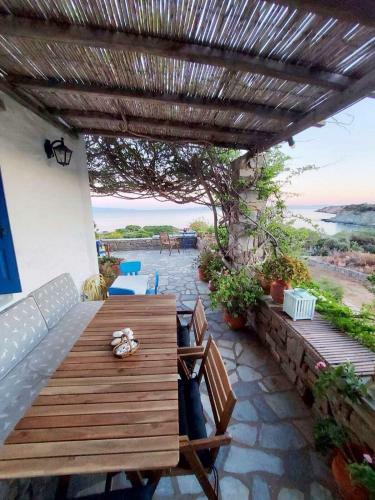 Villa Sophia Paros - Beachfront Three-bedroom Villa With Sea View