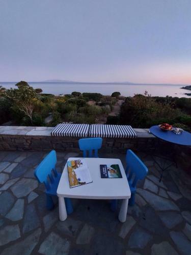 Villa Sophia Paros - Beachfront Three-bedroom Villa With Sea View