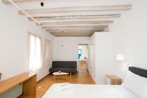 Luxury Sea View Apartment With Shared Pool