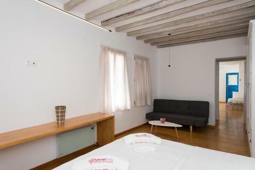 Luxury Sea View Apartment With Shared Pool