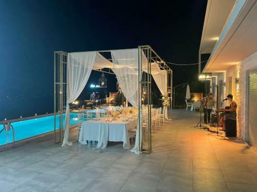 Eva Villas East, With Infinity Pool & And Panoramic Sea View