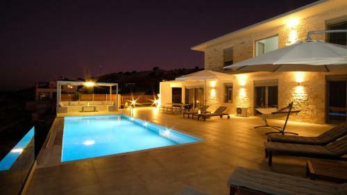 Eva Villas East, With Infinity Pool & And Panoramic Sea View