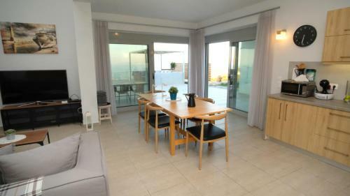 Eva Villas East, With Infinity Pool & And Panoramic Sea View
