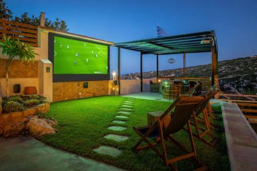 Villa Staras - With Private Heated Pool & Jacuzzi