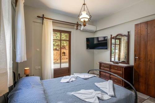 Villa Staras - With Private Heated Pool & Jacuzzi