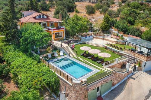 Villa Staras - With Private Heated Pool & Jacuzzi