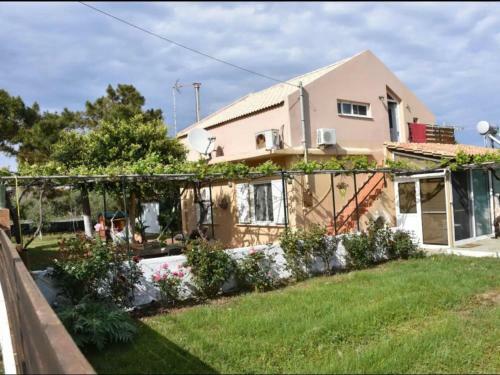 Beautiful Holiday Home In Gerani With Private Garden