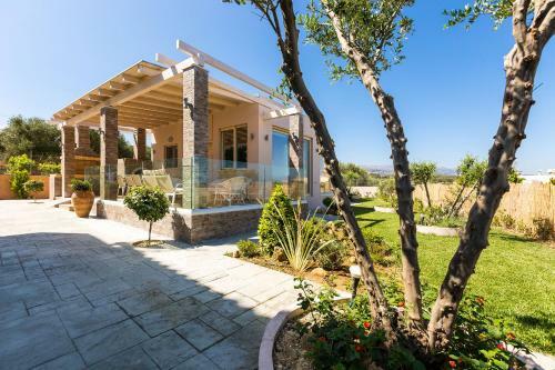Villa Kokkinos