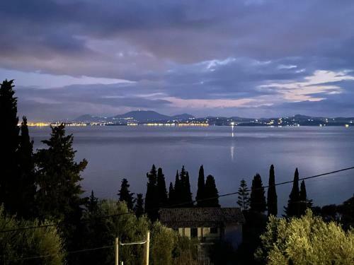 Aqua Panoramic Seaview Apartment