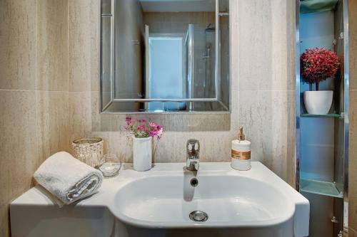 Glyfada Apartment No. 7