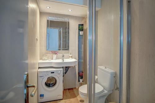 Glyfada Apartment No. 7