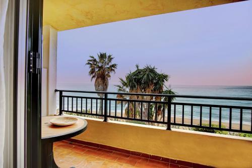 Glyfada Apartment No. 7