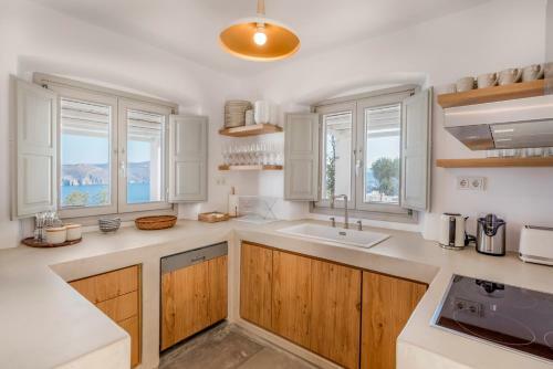 Bohemian Blue Villa - 7 Bdrm - Beach In 200m - Mg Villas