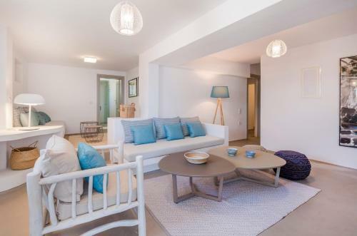 Bohemian Blue Villa - 7 Bdrm - Beach In 200m - Mg Villas