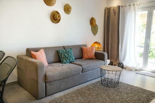Delfini Villa, Beachfront 2-bdrm Maisonette