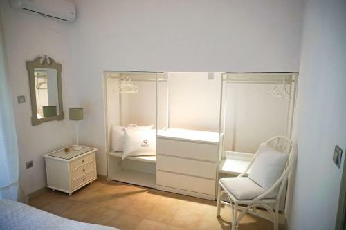 Delfini Villa, Beachfront 2-bdrm Maisonette