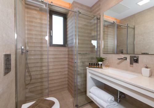 Imperium Luxury Villas-sauna, Jacuzzi & Heated Pool