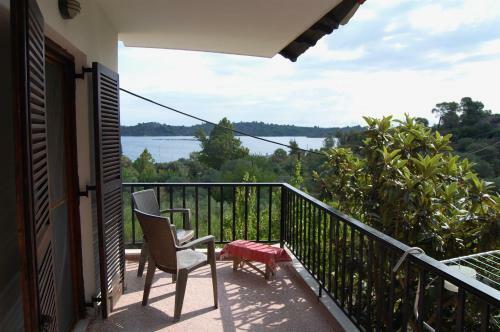Apartamento Fteroti House