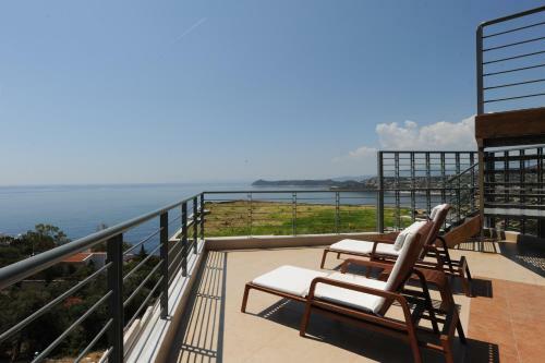 Gorgeous Eco Friendly Seaside Villa Nefeli