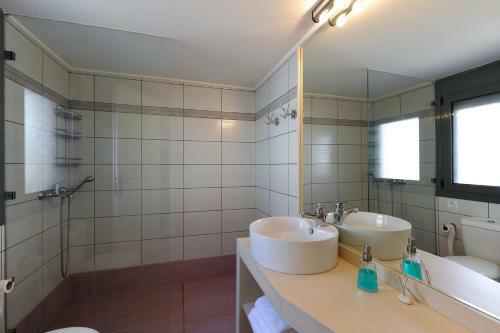 Gorgeous Eco Friendly Seaside Villa Nefeli