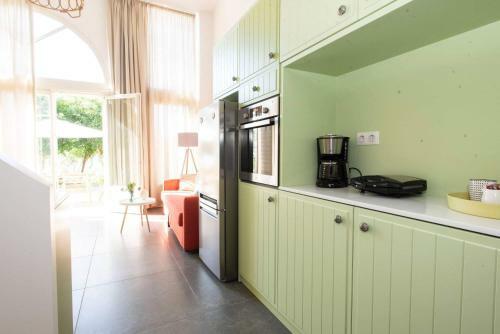 Sandy Feet - Beachfront Loft Apartment