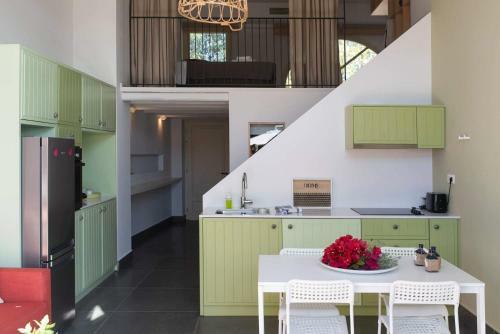 Sandy Feet - Beachfront Loft Apartment