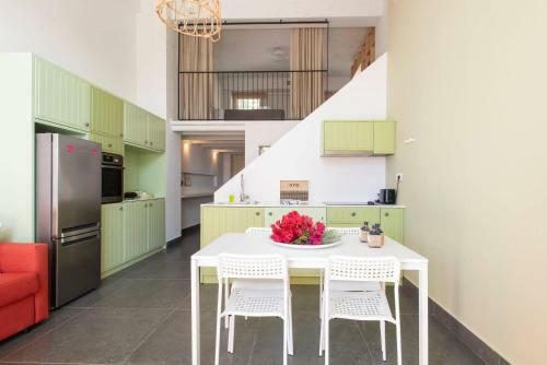 Sandy Feet - Beachfront Loft Apartment