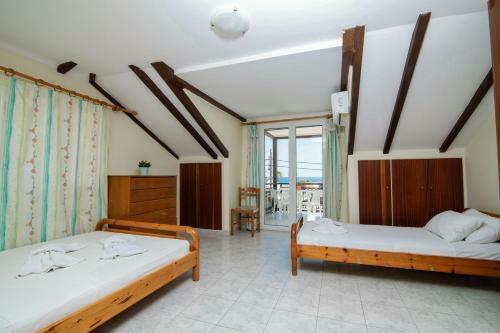 Sunbliss Studios & Apartments