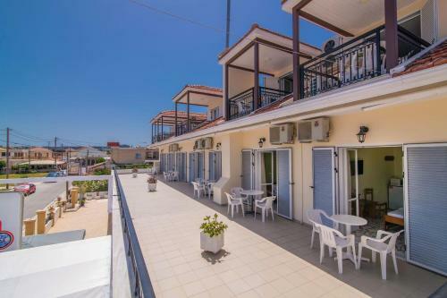 Sunbliss Studios & Apartments