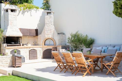 Villa Caldera Blue
