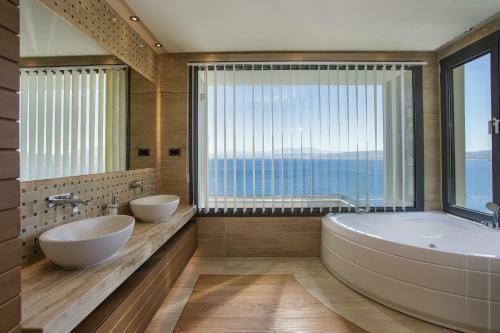 Amfitriti Luxury Villa