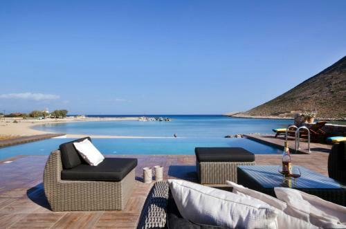Villa Stavros Beachfront Homeleader