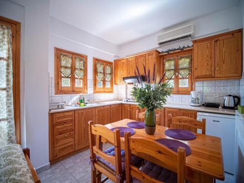 Olive House In Damoucharu With A Sea View