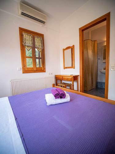 Olive House In Damoucharu With A Sea View