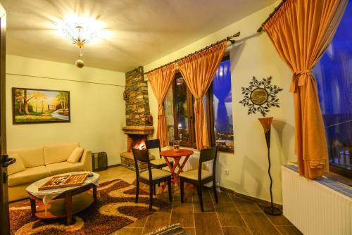 Hostal Voreio Selas