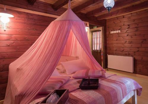 Hostal Colours' Chalet