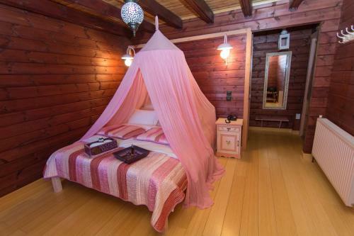 Hostal Colours' Chalet
