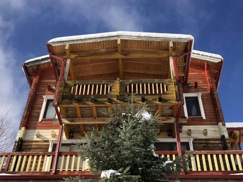 Hostal Colours' Chalet
