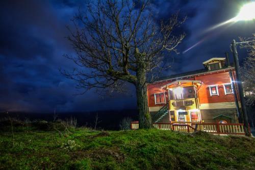 Hostal Colours' Chalet