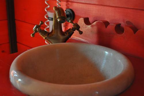 Hostal Colours' Chalet