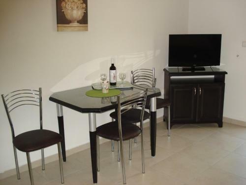 Niki Apartments