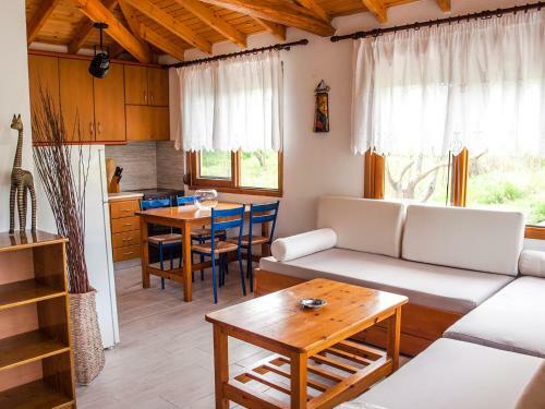 #flh - Barefoot Beachfront Bungalows