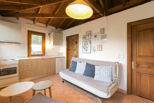 #flh - Barefoot Beachfront Bungalows