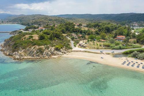 #flh - Barefoot Beachfront Bungalows