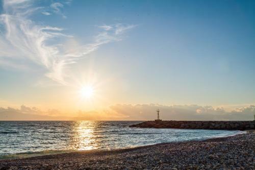 Apartamento On The Beach - Akroyali Family Lodging