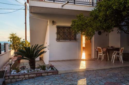 Apartamento On The Beach - Akroyali Family Lodging